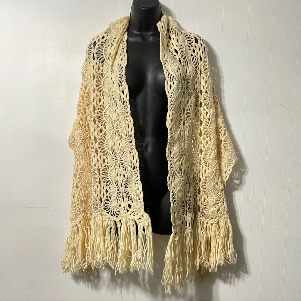 Vintage 80’s Grannnycore Cottagecore Boho Cozy Cream Crochet Knit Blanket Scarf